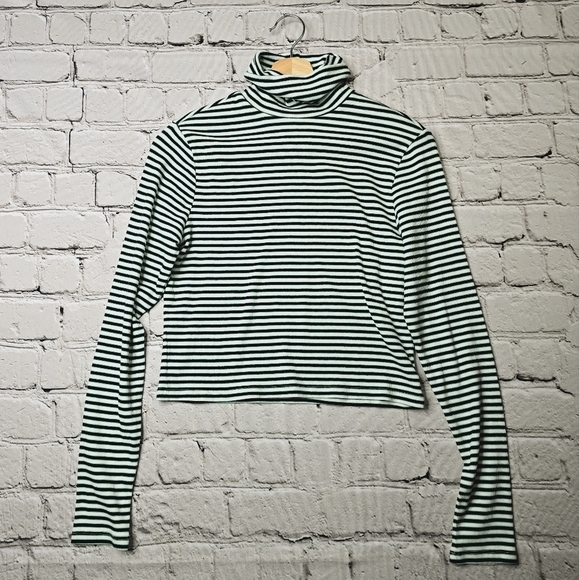 Levis Moon Rib Cropped Striped Black White Electric Green Turtleneck Top NWT Med - Picture 2 of 13